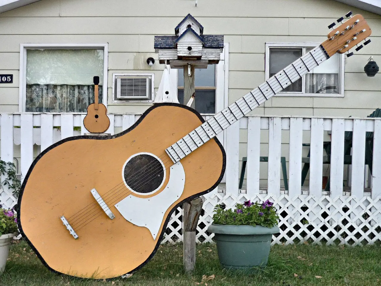 Giant guitar yard ornament, 2009